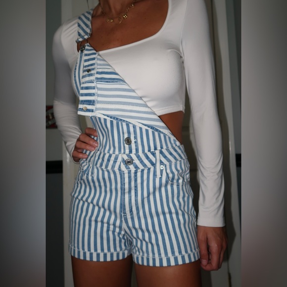 Garage Blue and White Striped Overall Shorts Size XS. NEVER WORN BEFORE - Picture 4 of 6